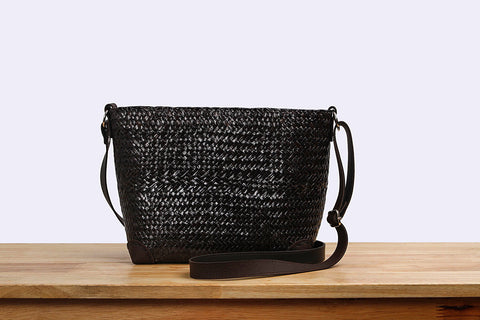 Woven Seagrass pouch bag (Black)